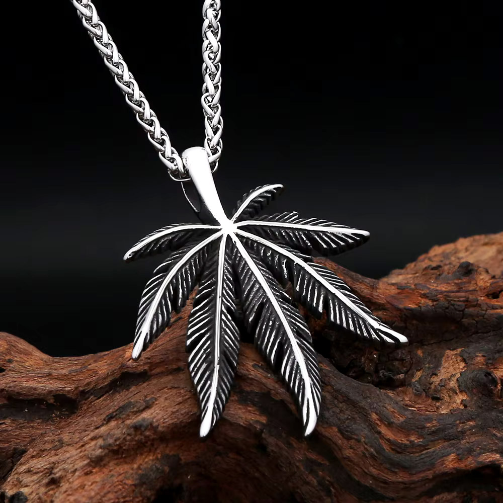 Men'S Vacation Accessories - Kalung Liontin Daun Rami Gelap Vintage